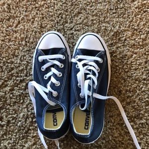 Converse women’s size 6